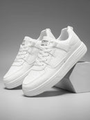 Fashionable sports shoes