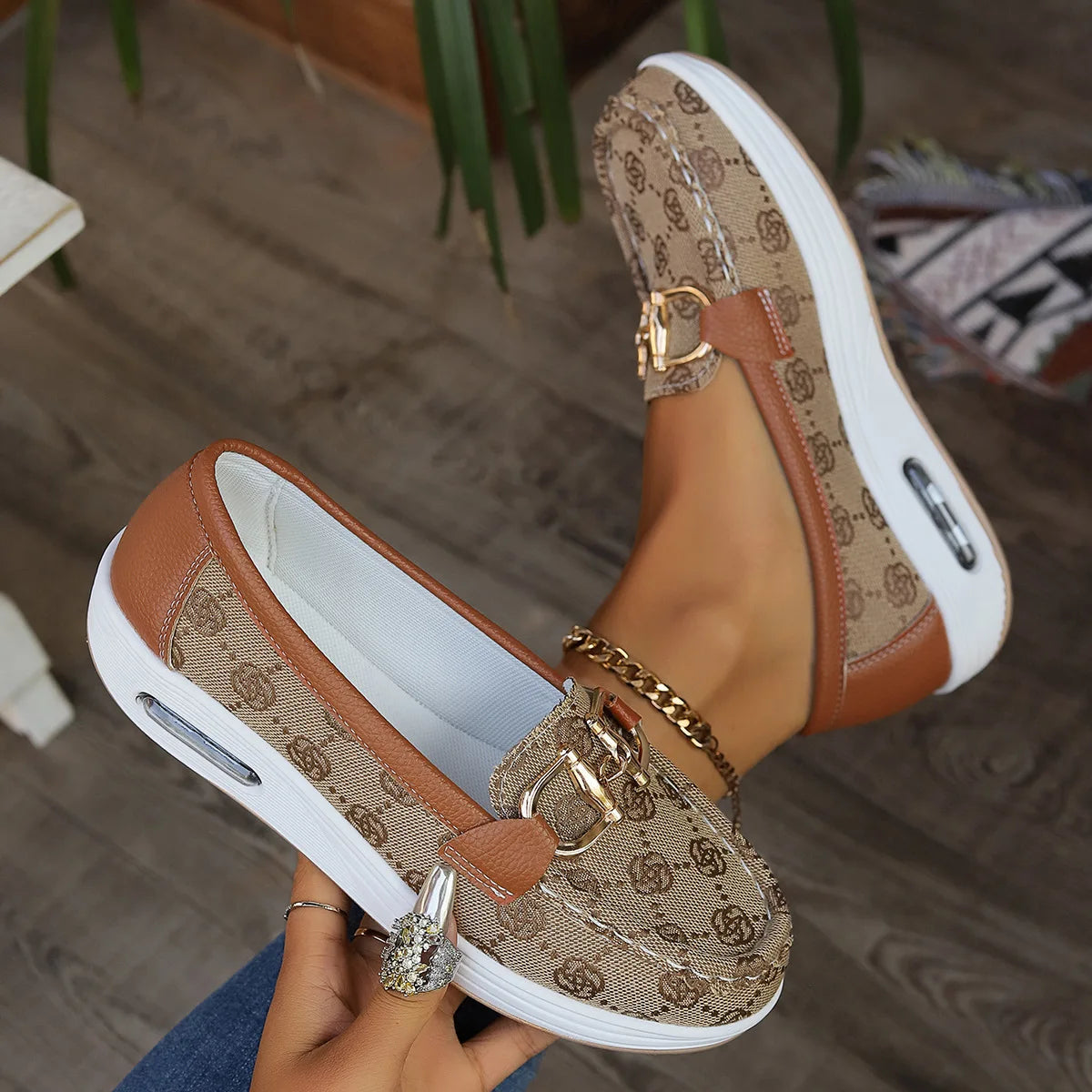 Women's Retro Chain-Detail Loafers – Flat Casual Slip-On Shoes