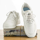 Fashionable sports shoes